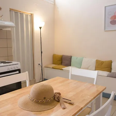 With Terrace In Heart Of Old Town Of Chania